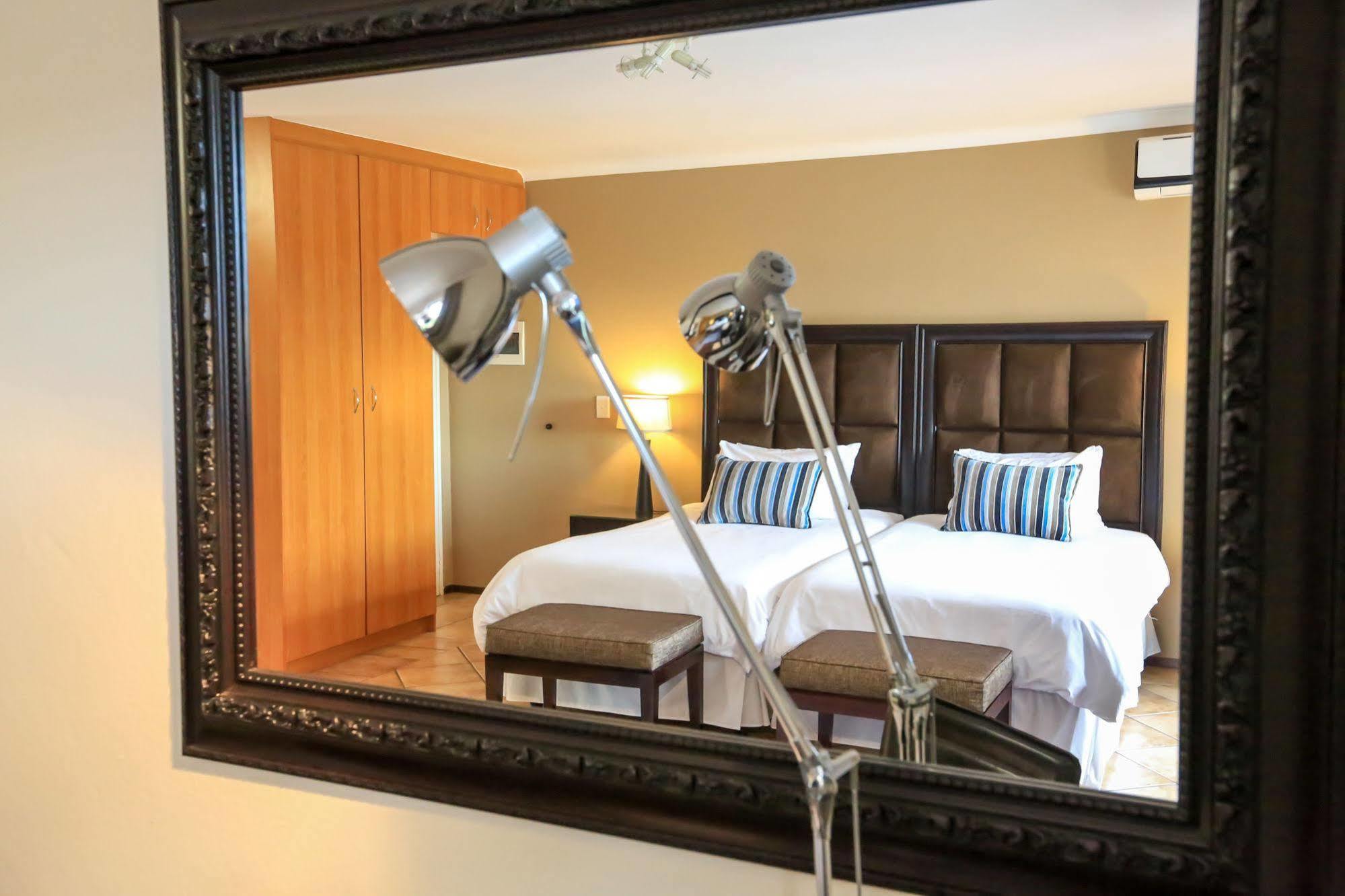 Westay Timessquare Apartments Sandton Extérieur photo